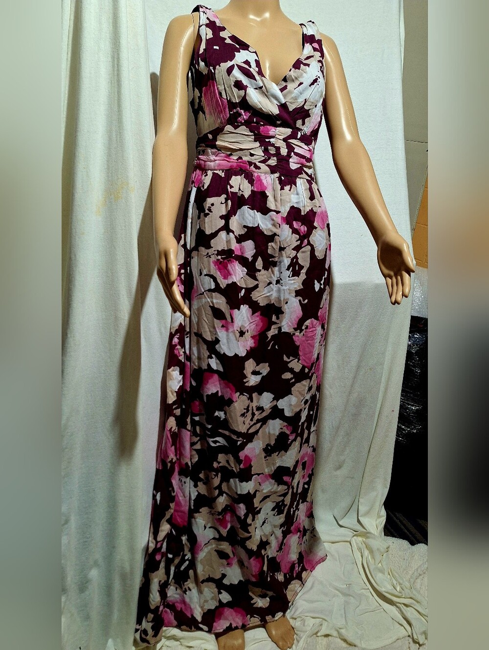 Sleeveless Floral Maxi Dress in Plum and Pink - Picture 4 of 4